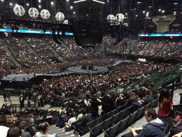 En arrivant dans la salle